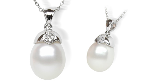 Zib a White South Sea Cultured Pearl Pendant