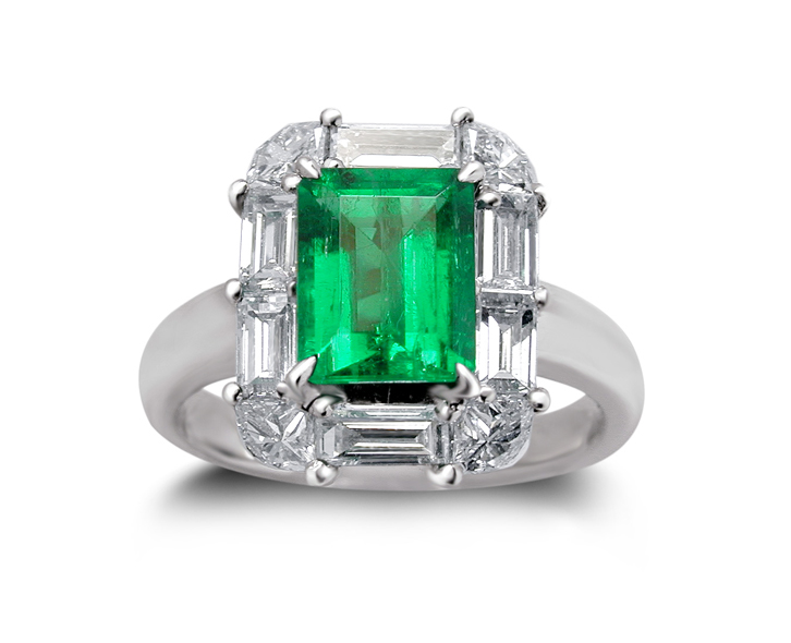 18K White Gold Emerald Ring w/1.40cttw. Diamonds