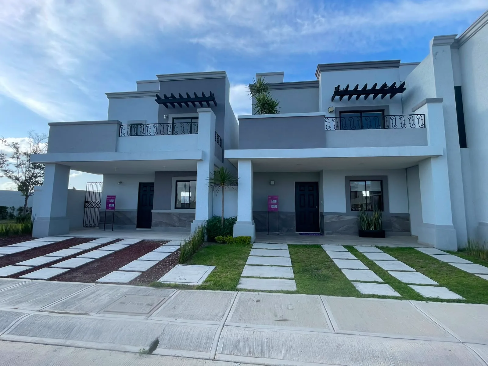 Foto 2 de casa en venta en 43845, Pachuca: 🏡 Casa de 3 Recámaras con Cochera para 2 Autos | Pachuca Sur
