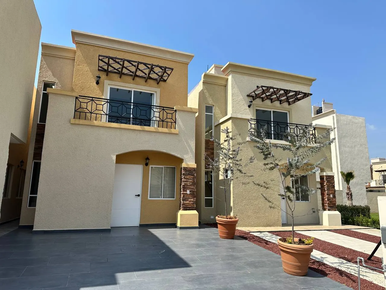 Foto principal de casa en venta en san antonio, Pachuca: Casa moderna, bien ubicada. Cuenta 2 recamaras a 45 minutos de la CDMX