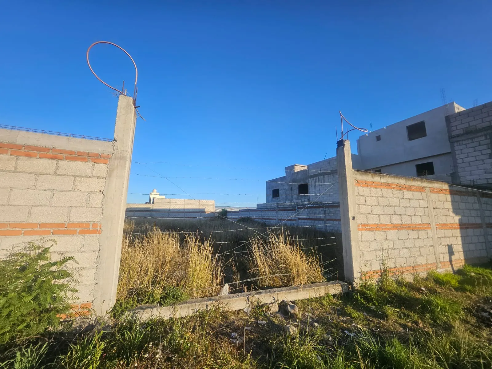 Foto 4 de casa en venta en Ampliación el Palmar, Pachuca: Terreno bardeado cercano a Zona Plateada