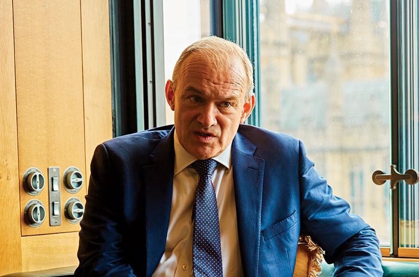 Deputado britânico chama Trump de “gangster perigoso” e pede cancelamento de visita real