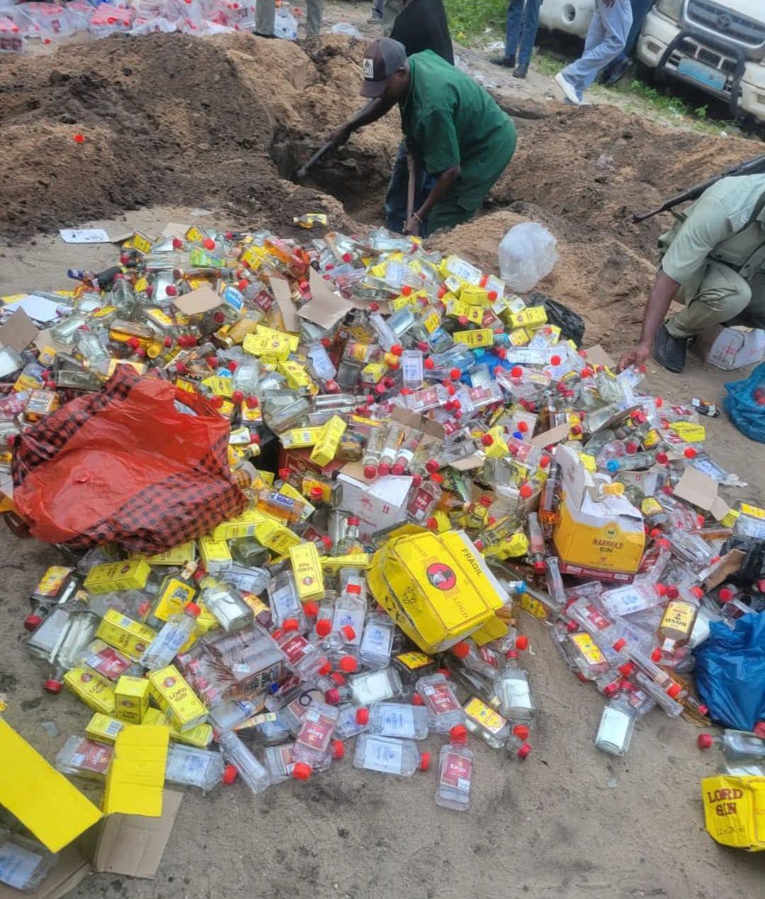 INAE incinera bebidas “Xivotxongo” em Sofala para travar consumo nocivo entre jovens