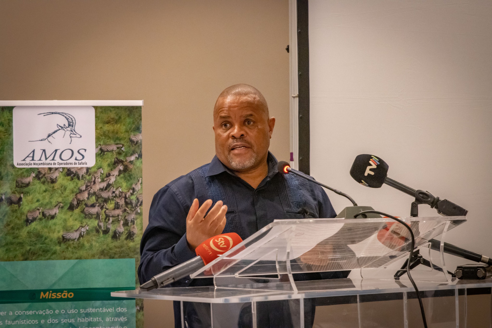 Ministro moçambicano exorta operadores de safáris a envolver jovens na economia da vida selvagem
