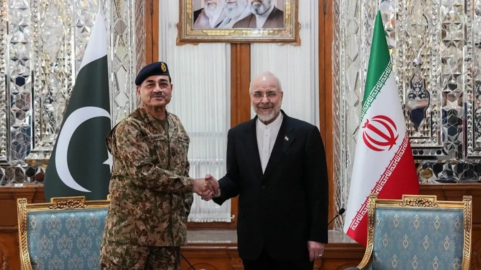 Negociações de paz com EUA avançam, mas acordo “ainda está longe”, diz parlamento iraniano