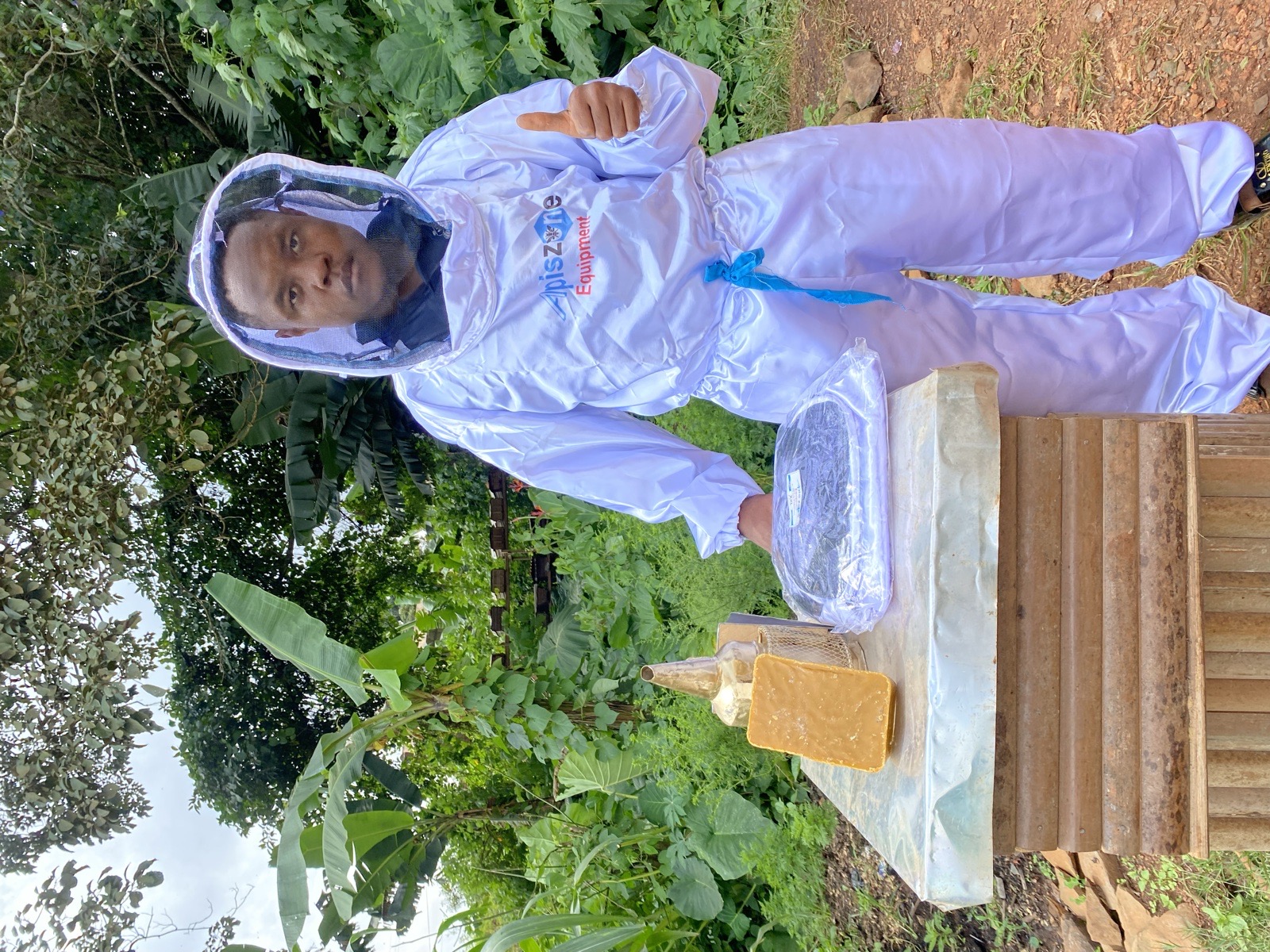 les meilleurs formations en apiculture moderne avec puissant Mr FOBASSO BERTRAND