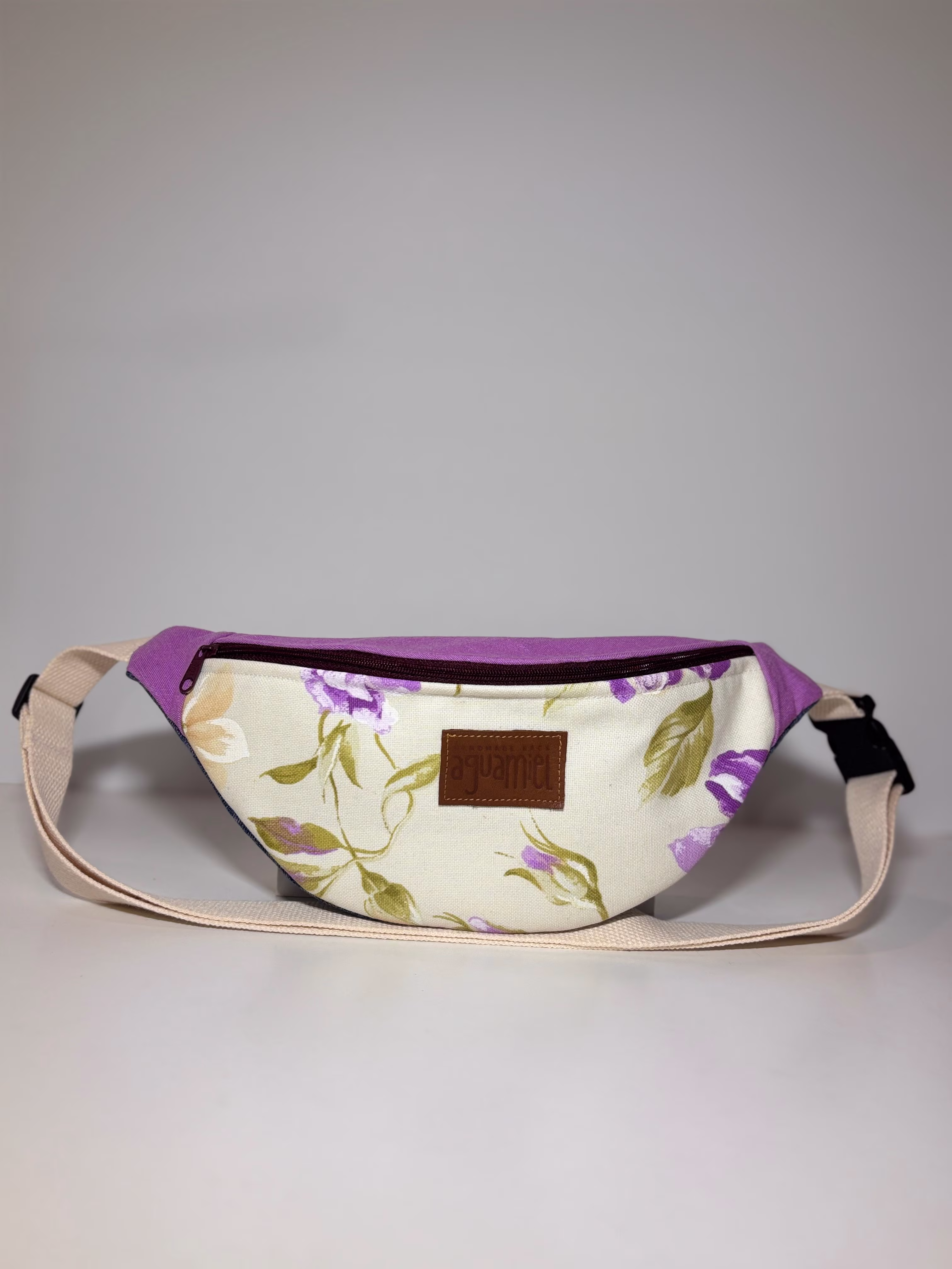 Riñonera Merey Estampado en Malva hecho a mano por Aguamiel