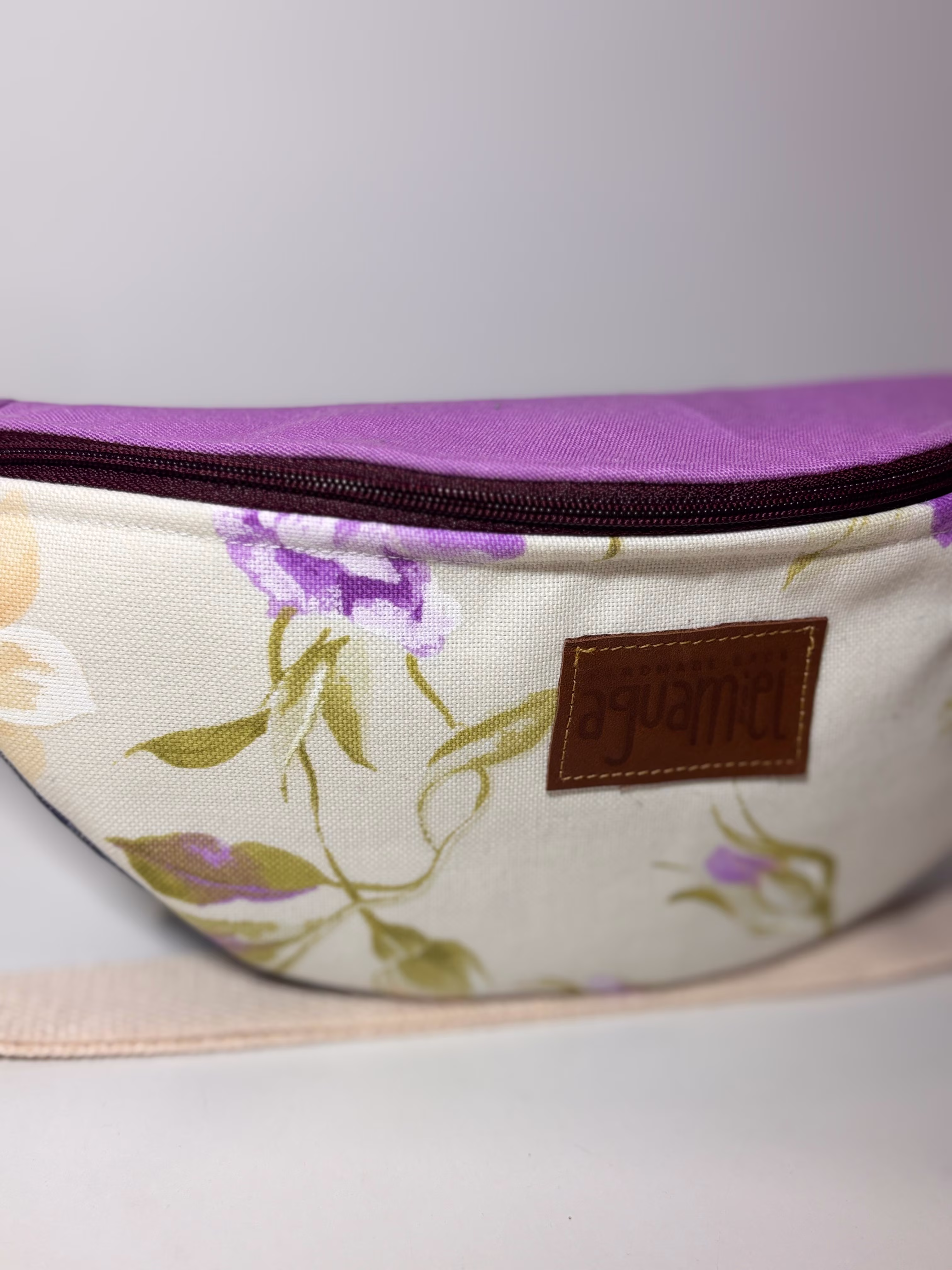 Otra vista de Riñonera Merey Estampado en Malva, foto 2
