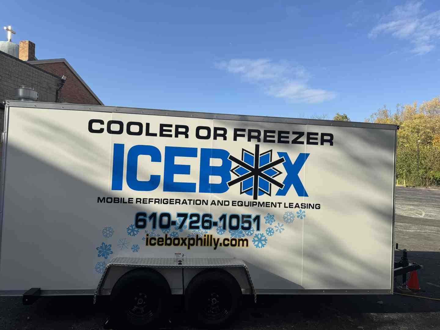 refrigerated trailer at outdoor event - Refrigerated container rental