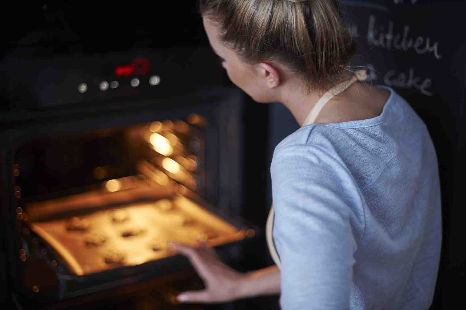 reheating catering tray in oven - thanksgiving food catering