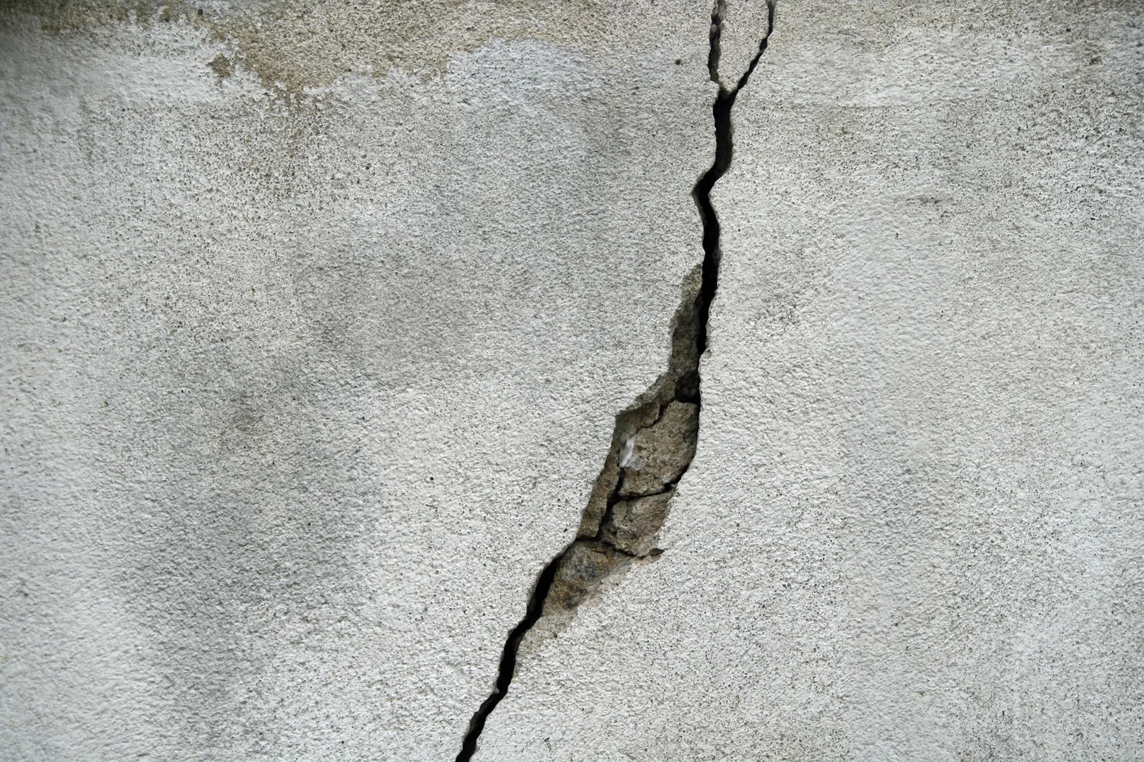 Cracked brick wall in a Melbourne home indicating foundation issues - pre purchase inspection
