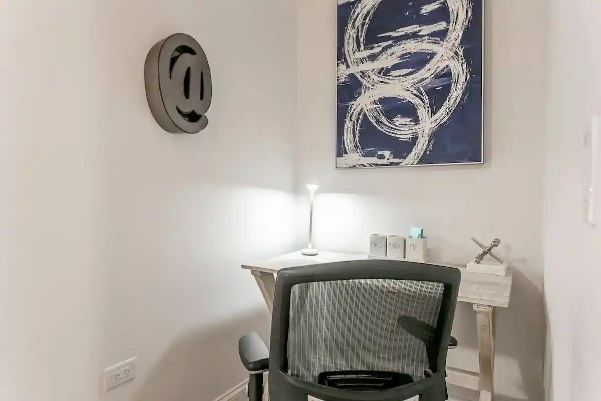 modern executive workspace with high-speed internet - Chicago executive apartments