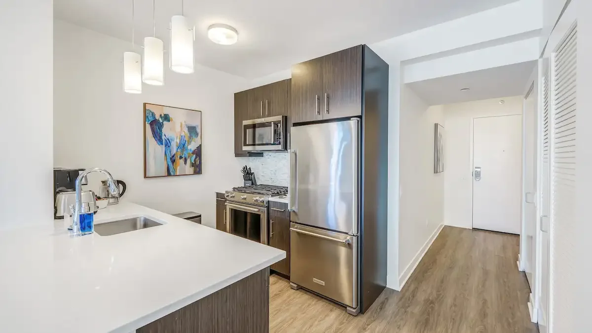 Modern fully equipped kitchen in a Chicago executive suite Modern fully equipped kitchen in a Chicago executive suite