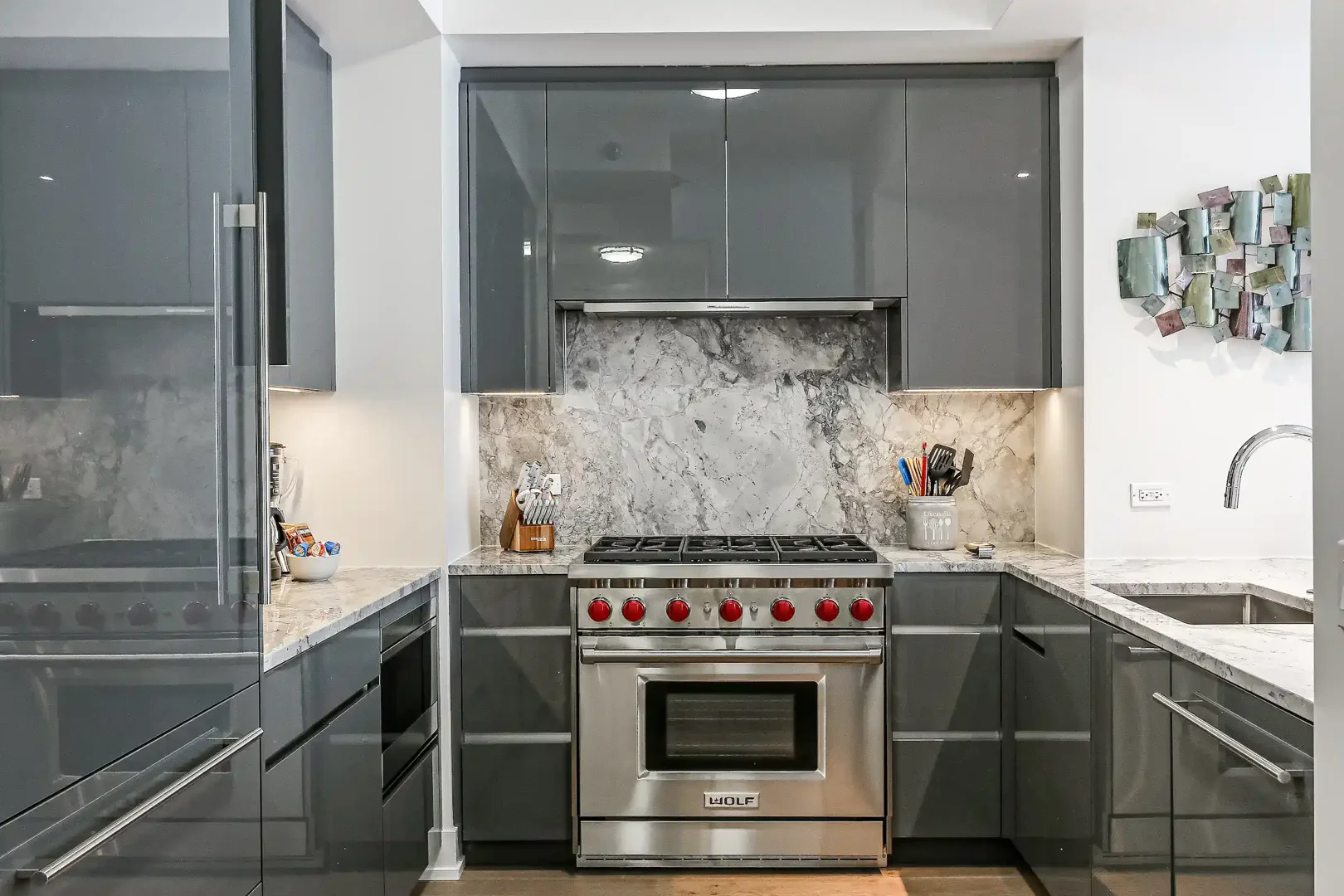 Modern luxury apartment kitchen with stainless steel appliances and open floor plan - furnished apartments gold coast