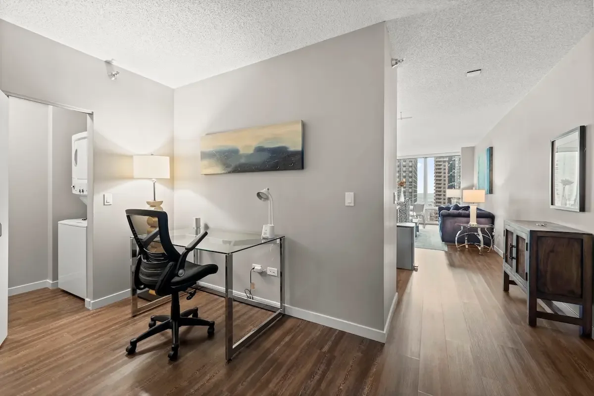 modern executive workspace in Chicago; furnished apartments; luxury corporate housing modern executive workspace in Chicago; furnished apartments; luxury corporate housing