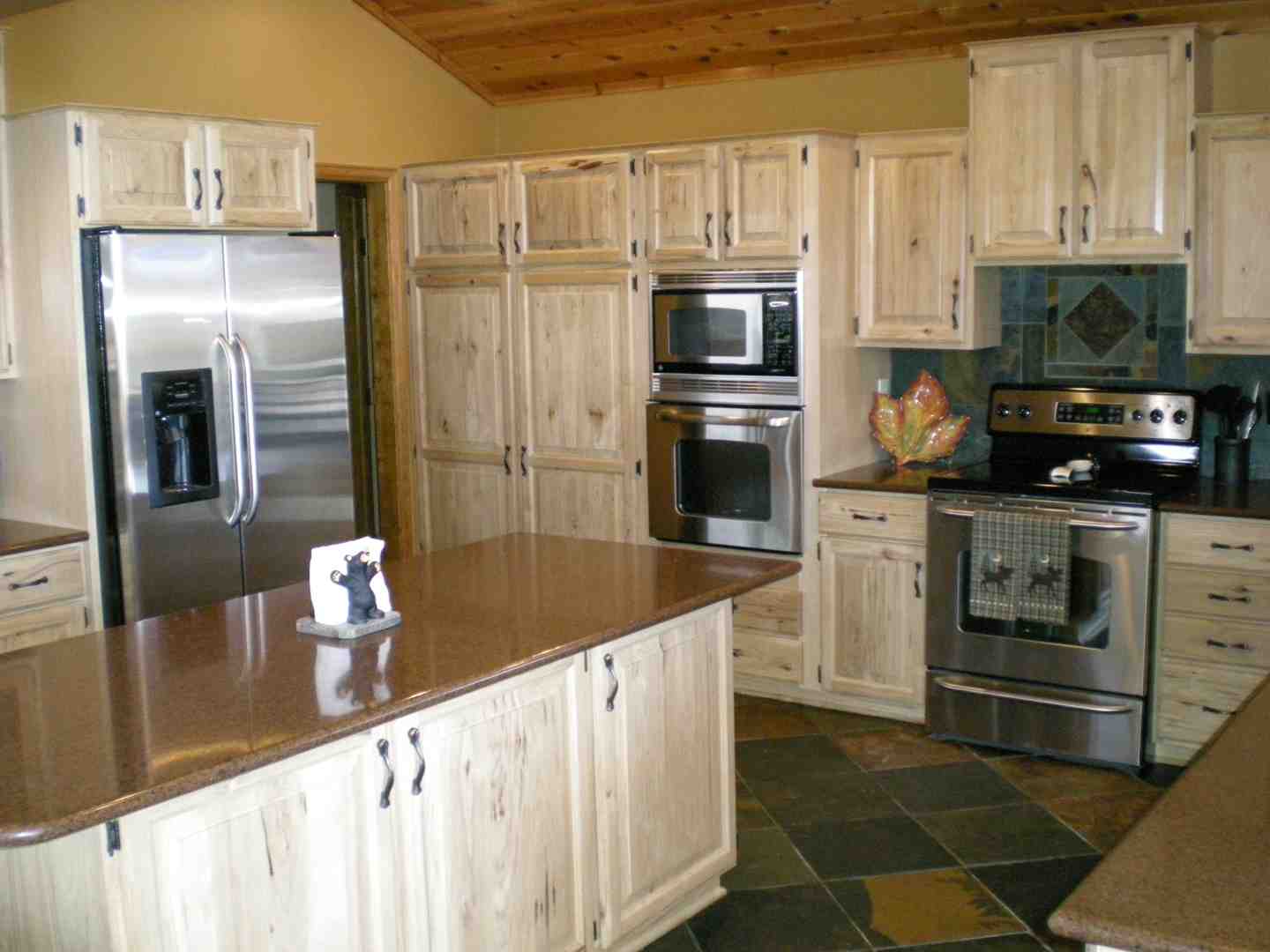 Illustration showing how to measure a cabinet door for overlay installation - cupboard door replacements