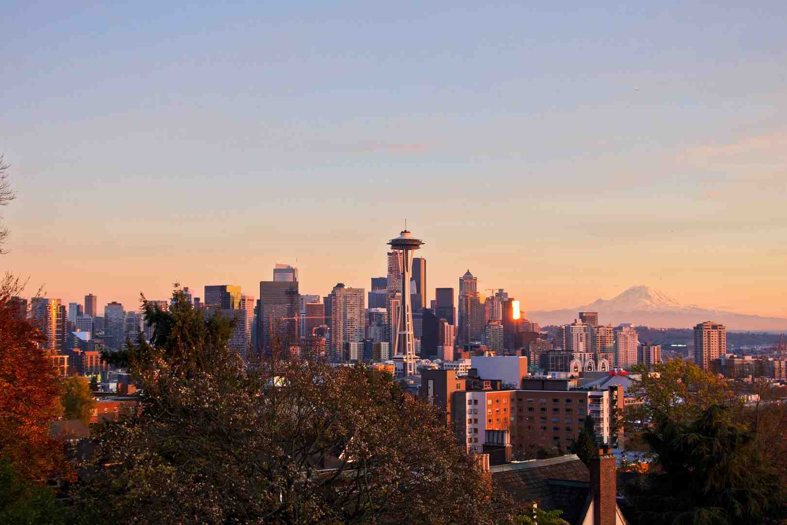 Seattle skyline, space needle; photo by Sebastian_127 from Pixabay