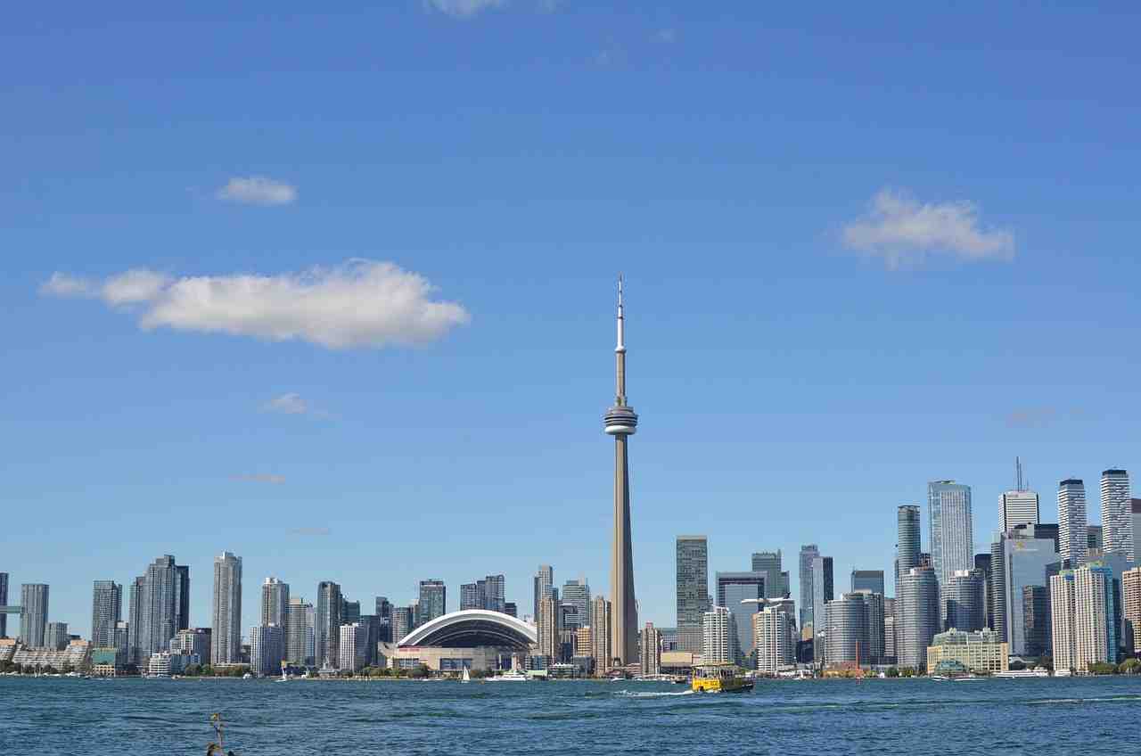 Toronto skyline with blue skies UofT - photo credit: VizualisKultura