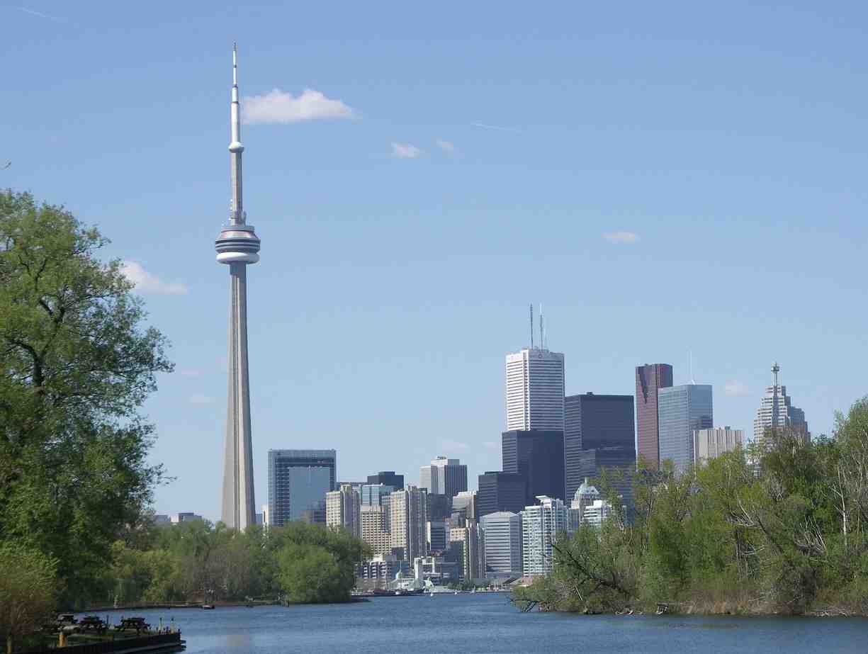 Sunny day overlooking Toronto city skyline - Photo credit: sputnik72