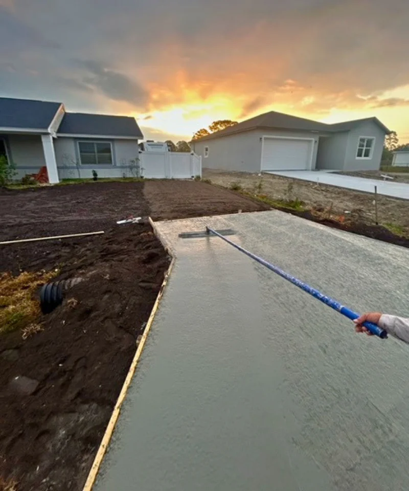 Clean and sealed high-strength concrete driveway in a Viera neighborhood - 5000 PSI concrete driveway Brevard County