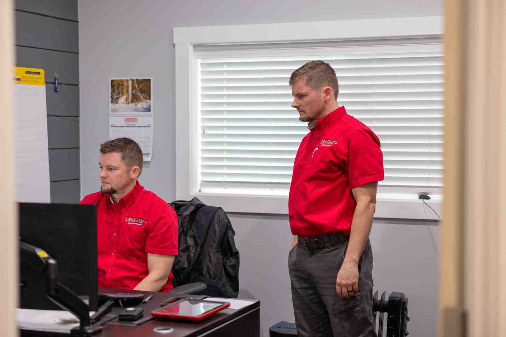 Infographic showing 5 key warning signs your furnace needs repair in Auburn WA: unusual noises like banging or screeching, yellow pilot light instead of blue, cold air blowing from vents, furnace constantly running or cycling frequently, and sudden spikes in energy billsplus emergency steps to take before calling a professional - furnace repair auburn wa