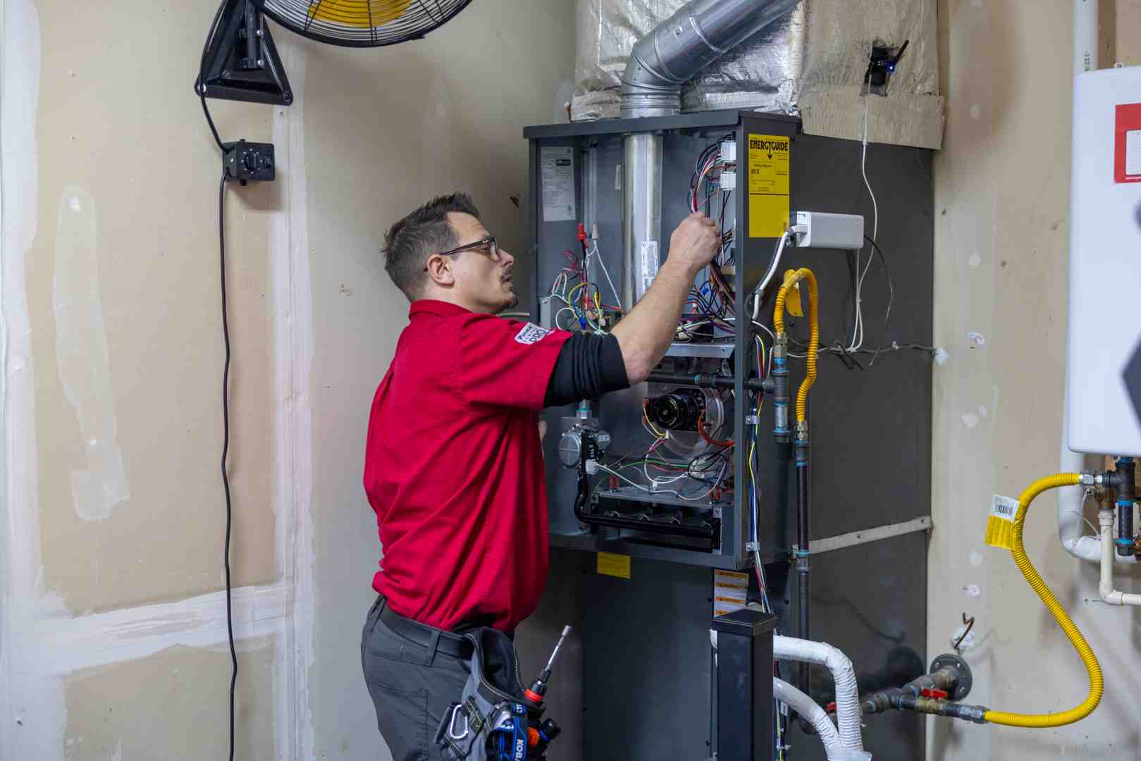 infographic showing three immediate steps when furnace fails: first check thermostat settings and batteries, second inspect circuit breaker and furnace power switch, third call licensed 24/7 emergency HVAC service if heat doesn't restore - emergency furnace repair in auburn, wa