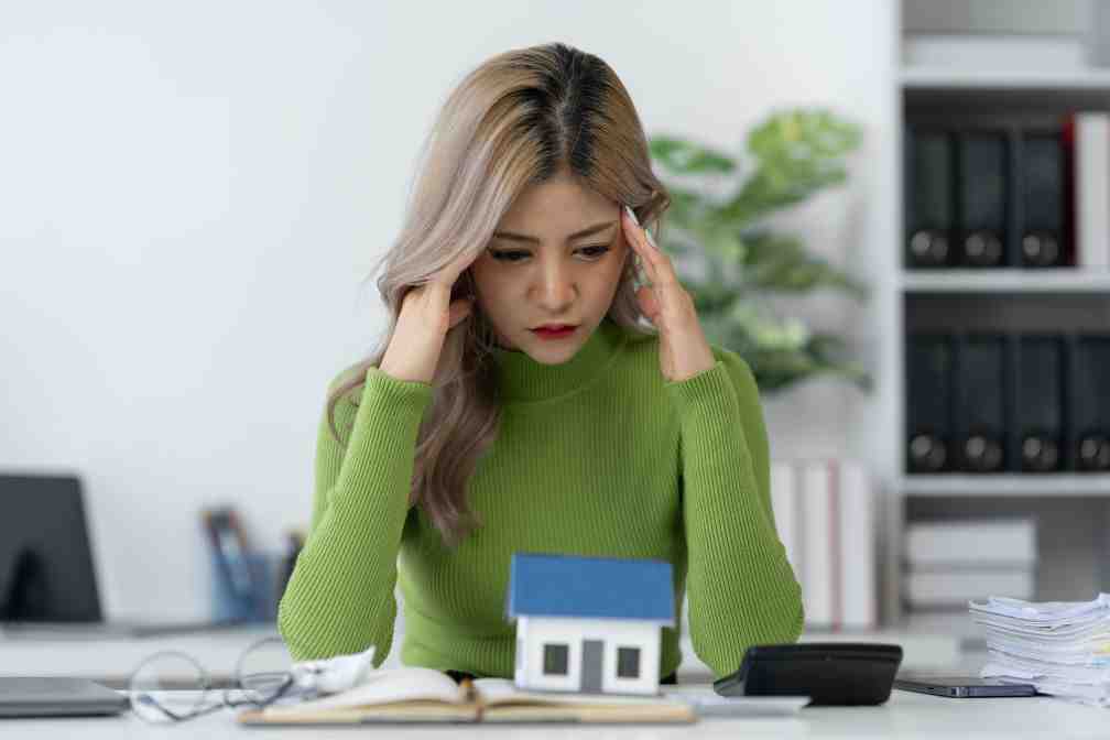 seller handing keys to happy buyer - Why Fast Closings Aren’t Always Better (and When They Are)