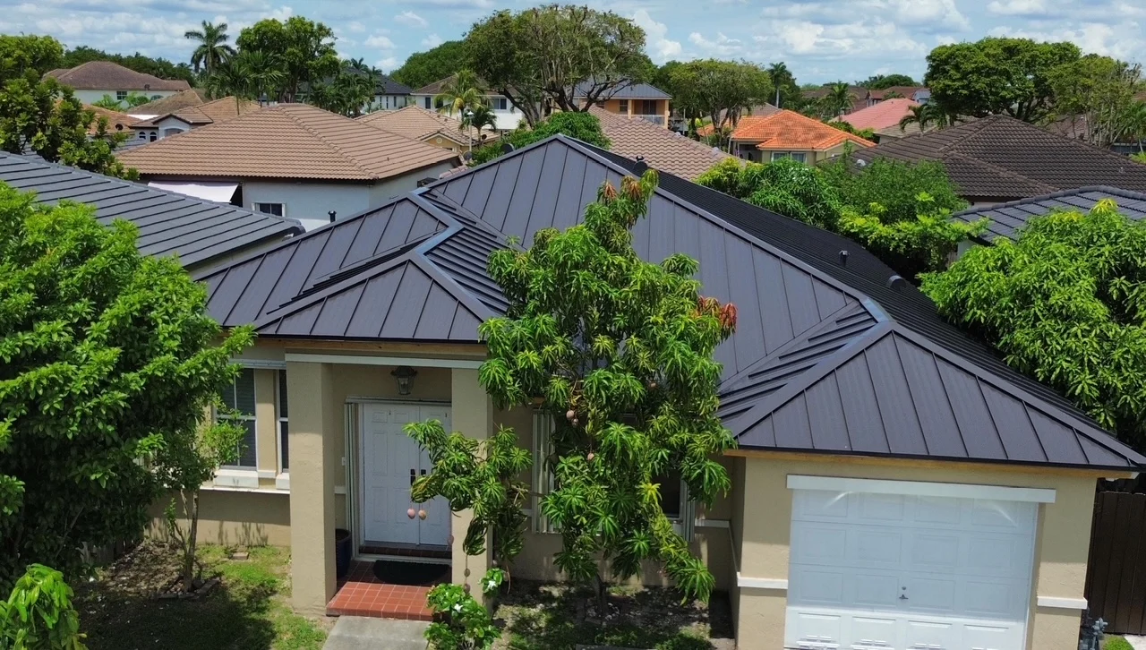 metal roof reflecting intense sunlight in Florida metal roof reflecting intense sunlight in Florida