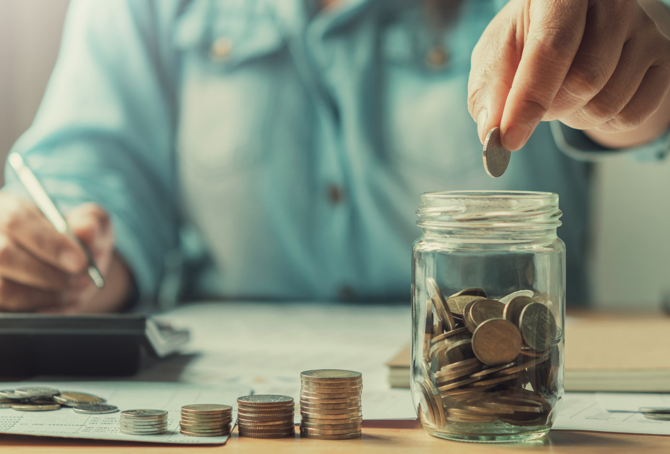 graphic showing a declining energy bill over time - ac maintenance plan