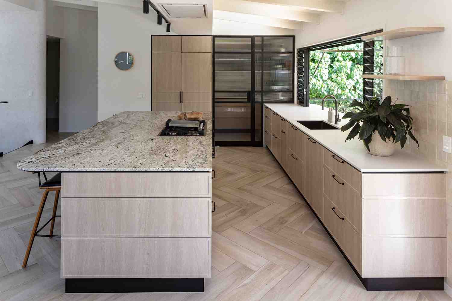 Aroona Avenue project showcasing expert kitchen cabinet colour matching with two-tone design - kitchen cabinet colour matching