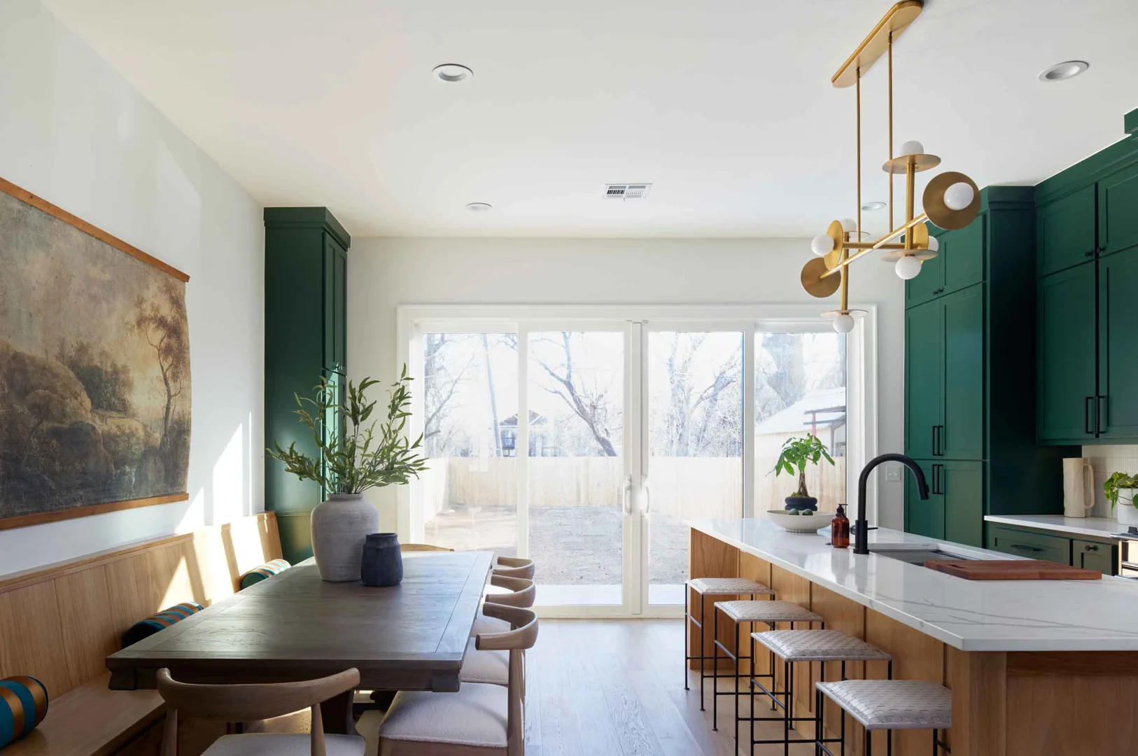 Living room designed with natural daylight and high ceiling volumes