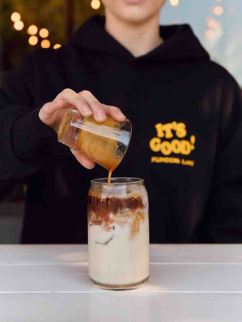 infographic showing cold brew coffee overview: process, benefits, uses, and where to find it on the Sunshine Coast infographic showing cold brew coffee overview: process, benefits, uses, and where to find it on the Sunshine Coast