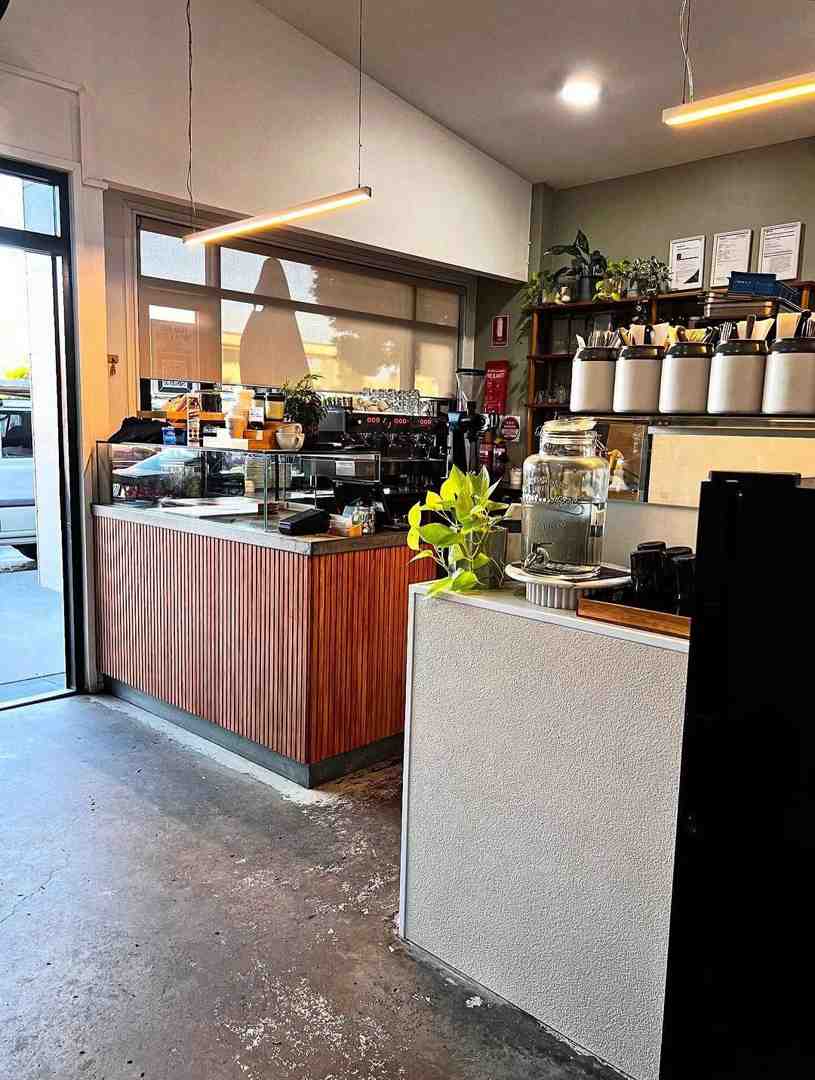 Image of a classic Cappuccino and a Flat White side-by-side - coffee for beginners