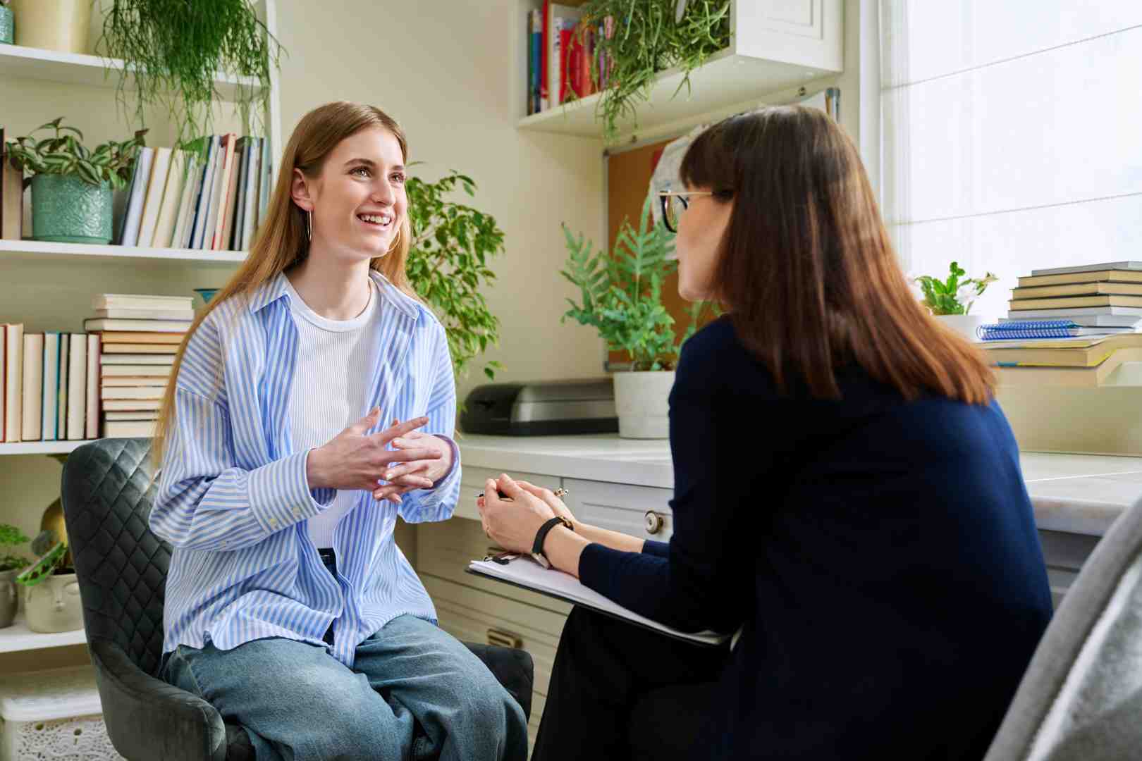 A welcoming therapy room with art supplies, comfy chairs, and calming colours—ideal for teens - teenager therapy barcelona