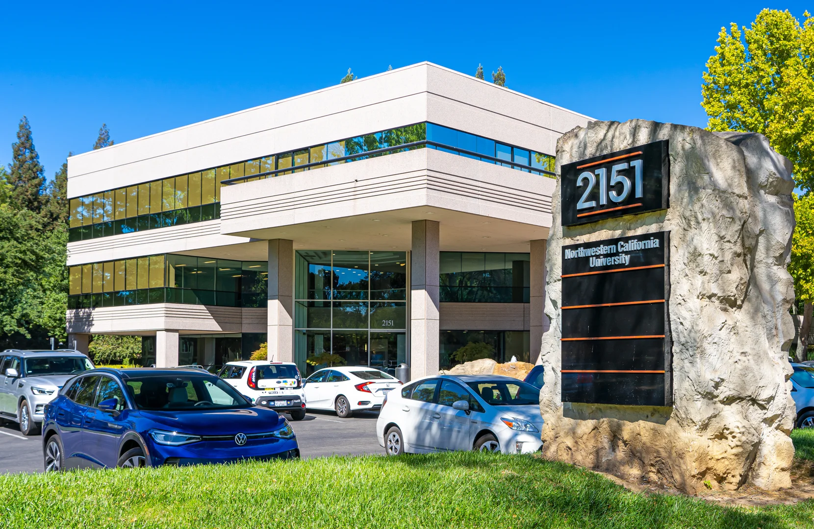 Modern South Natomas commercial district office buildings - Natomas property management