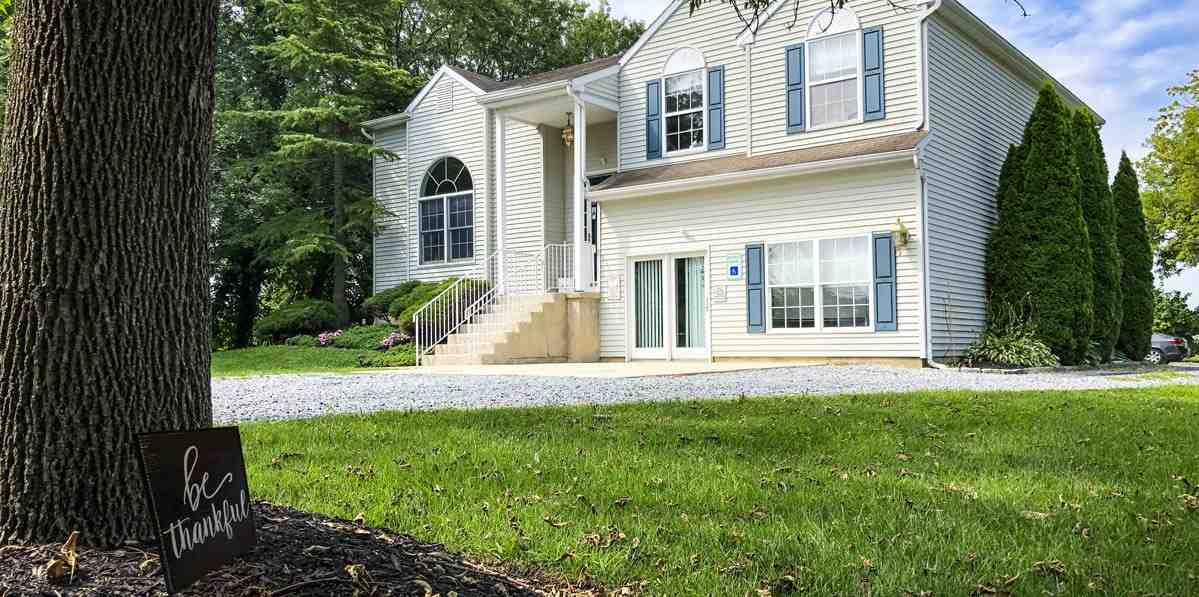 A structured daily schedule for a treatment program, showing various therapy sessions and activities throughout the day - lifetime recovery center new jersey drug & alcohol rehab