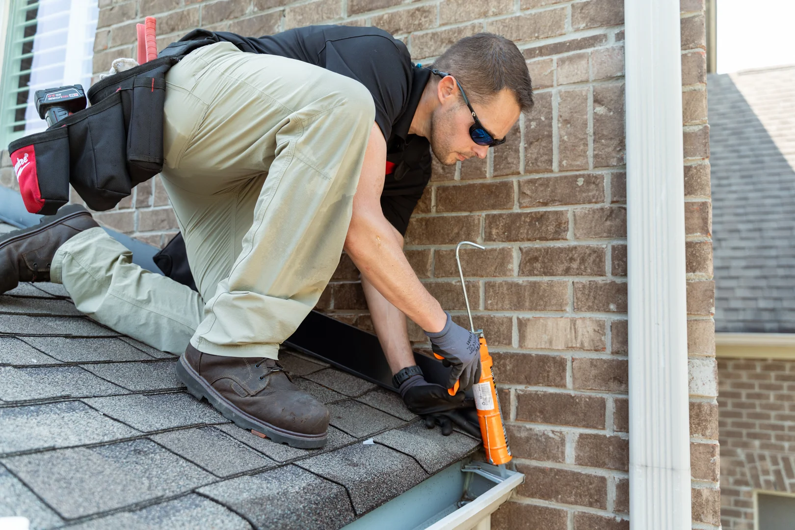 Sagging aluminum gutters pulling away from the fascia board - gutter repairs Sagging aluminum gutters pulling away from the fascia board - gutter repairs