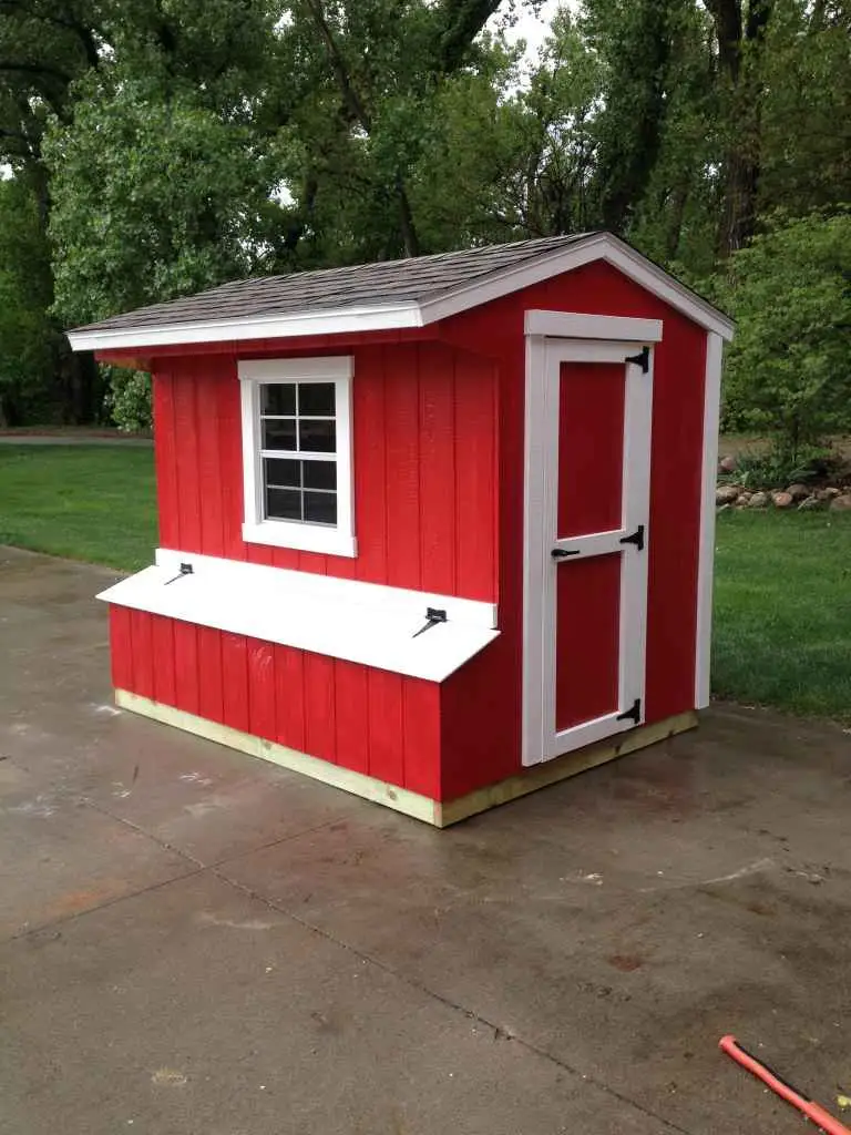Classic Red 4x8 Chicken Coop Design Red and white 4x8 chicken coop with nesting box and single door designed for backyard poultry housing.