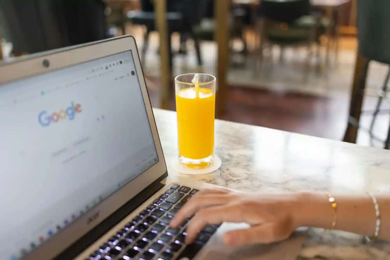 53% of all online traffic is from organic search - SEO plan for small business infographic 3_facts_emoji_light-gradient