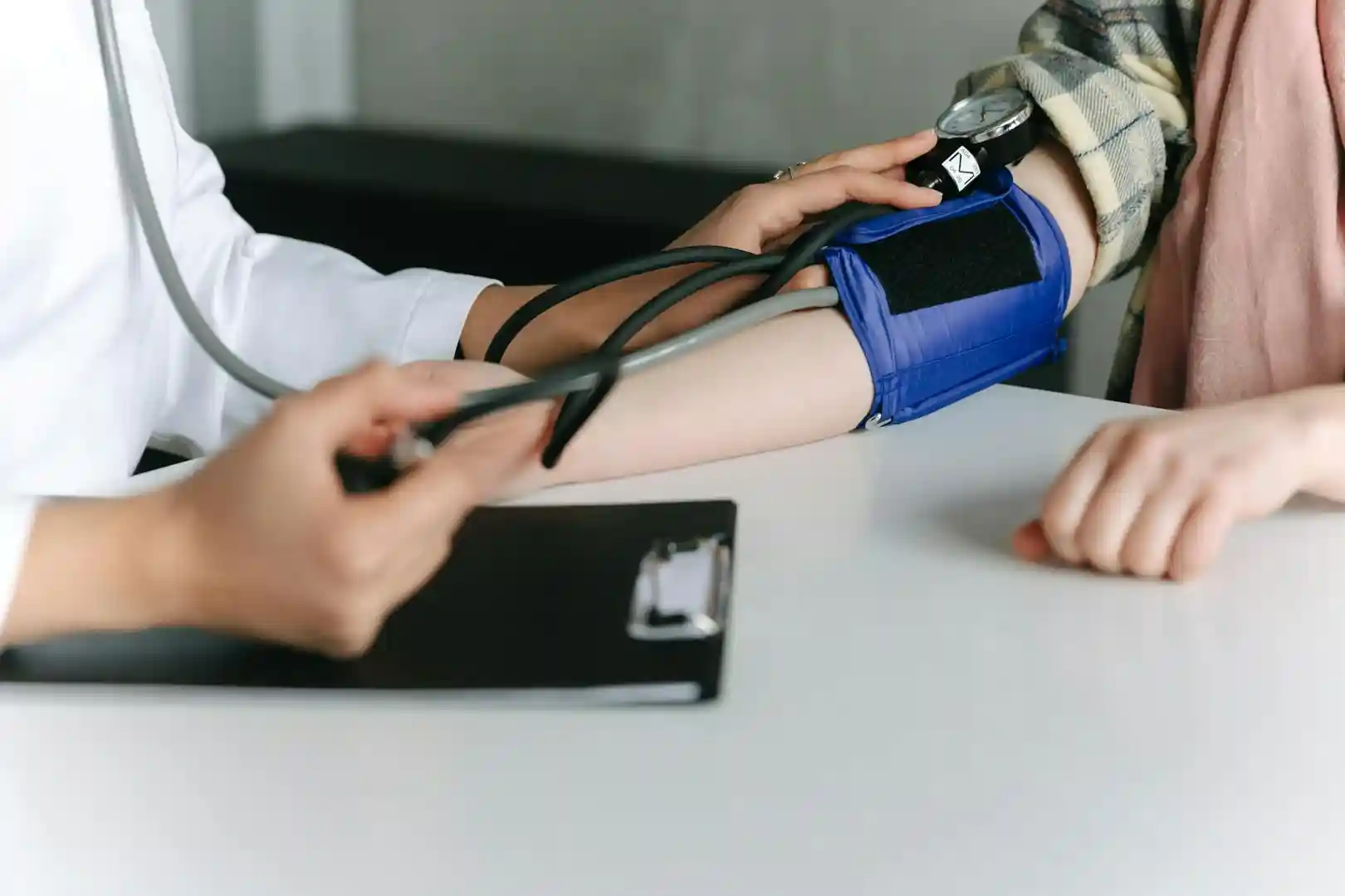 Measuring a Patient's Blood Pressure Using a Sphygmomanometer