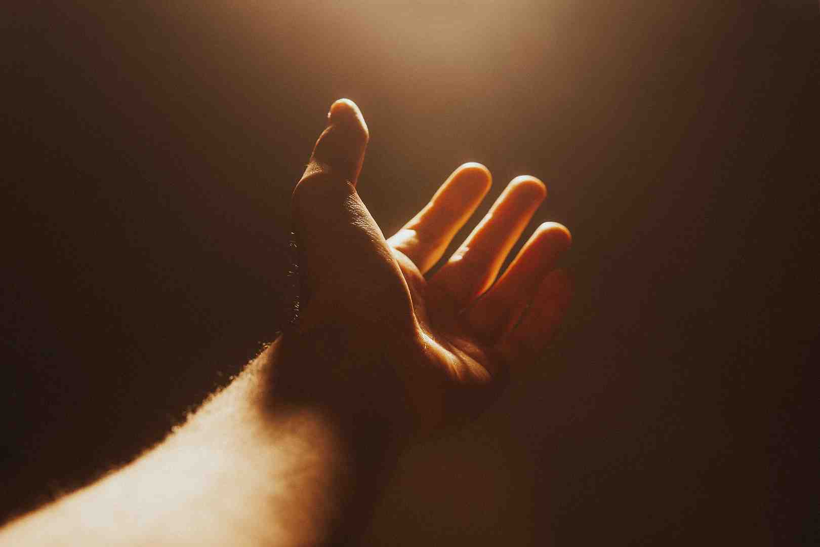 Hand reaching upward, symbolising hope and recovery from alcohol addiction
