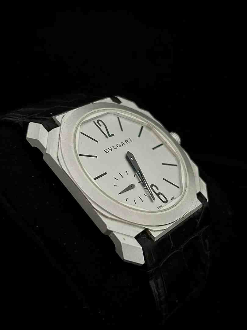 how to spot a fake luxury watch