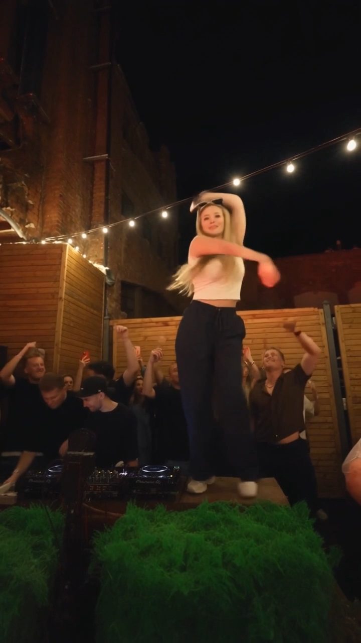Dj Setup Dance — AI video template
