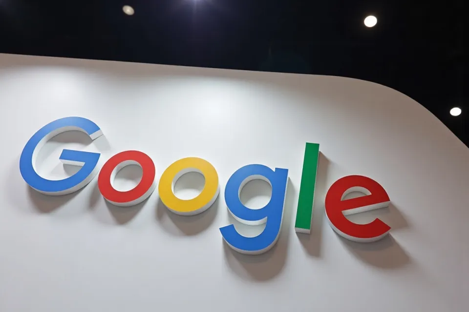 Illustration för artikeln om Google stämmer påstådd AI-driven bedrägeriverksamhet