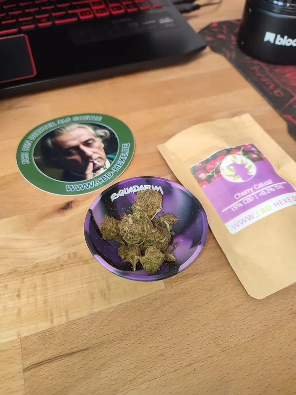 Kundenfoto zu CBD Blüten Cherry Calussi mit 15 % CBD