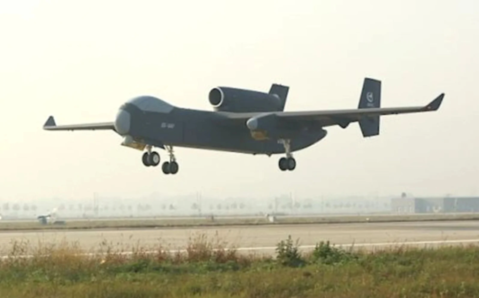 Çin'den Sürü Halindeki Drone'ları Fırlatacak 'Anne Gemisi' Savaş Uçağının İlk Uçuşu Başarıyla Tamamlandı