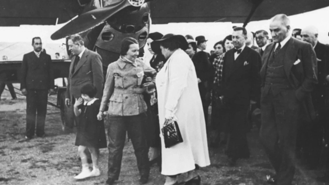 Sabiha Gökçen X'te Gündem Oldu: Mirası Tartışılıyor, Kahramanlık Övülüyor, Eleştiriler Yükseliyor