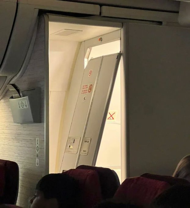 Atlanta'da LATAM Boeing 767'den Sert İniş: Tüm Lastikler Patladı!