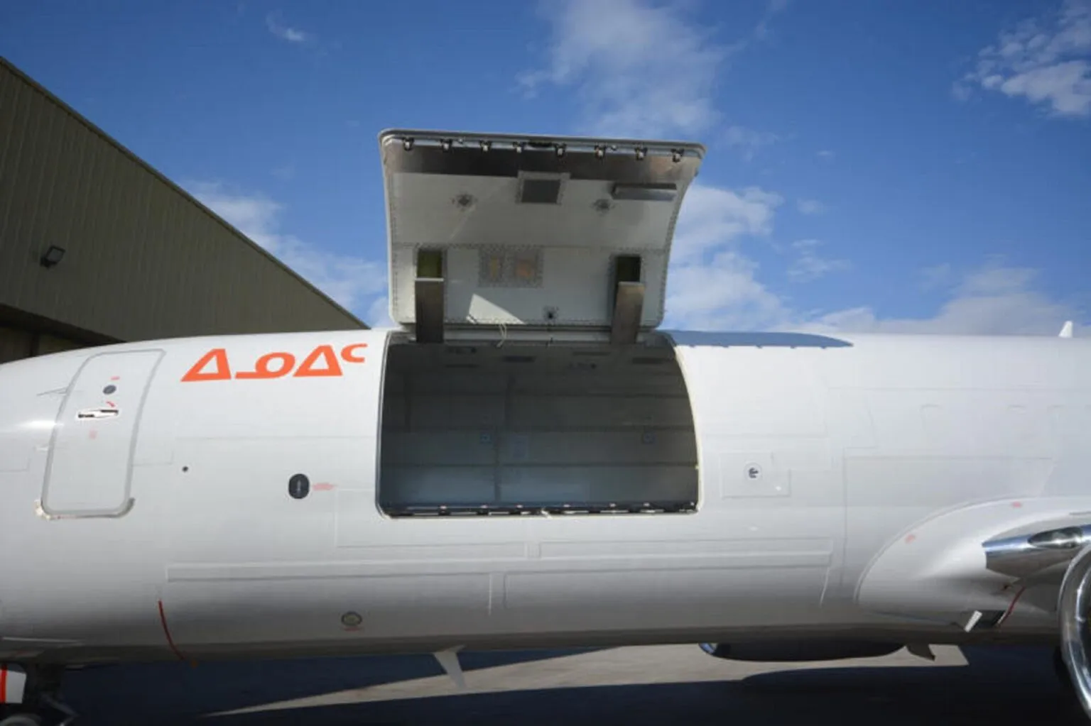 Dünyanın İlk Boeing 737-800 Combi Yolcu-Kargo Uçağı Hizmete Girdi