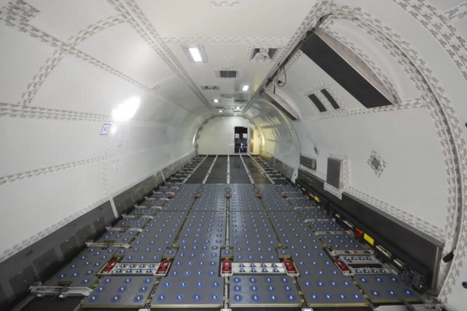 Dünyanın İlk Boeing 737-800 Combi Yolcu-Kargo Uçağı Hizmete Girdi